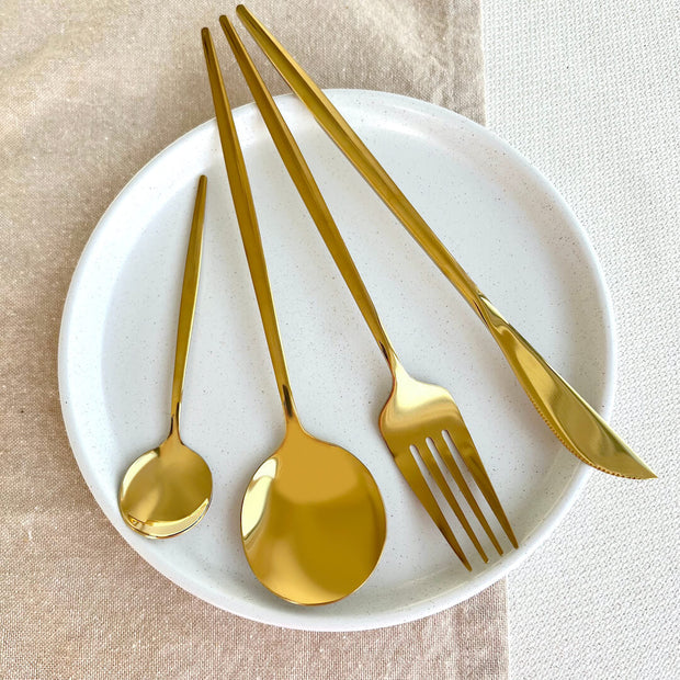 Minimalistisches goldenes Besteckset – 24-teilig
