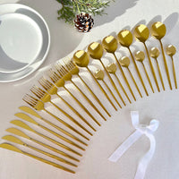 Minimalistisches goldenes Besteckset – 24-teilig
