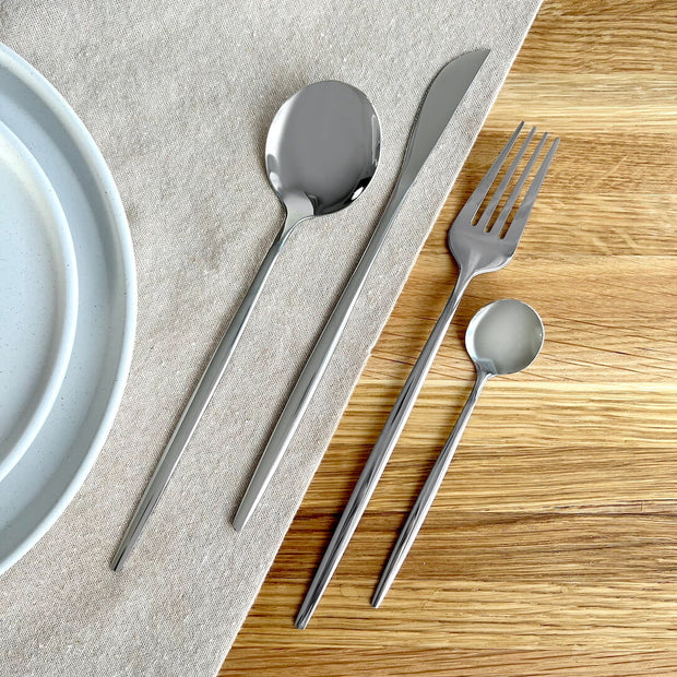 Modernes Besteck-Set in Silber, 24-teilig