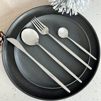 Modernes Besteck-Set in Silber, 24-teilig