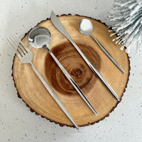 Modernes Besteck-Set in Silber, 24-teilig