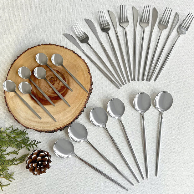 Modernes Besteck-Set in Silber, 24-teilig