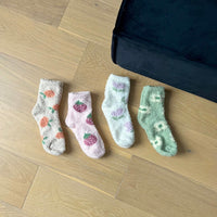 Flauschige Socken im Set mit lustigen Motiven