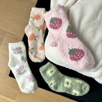 Flauschige Socken im Set mit lustigen Motiven