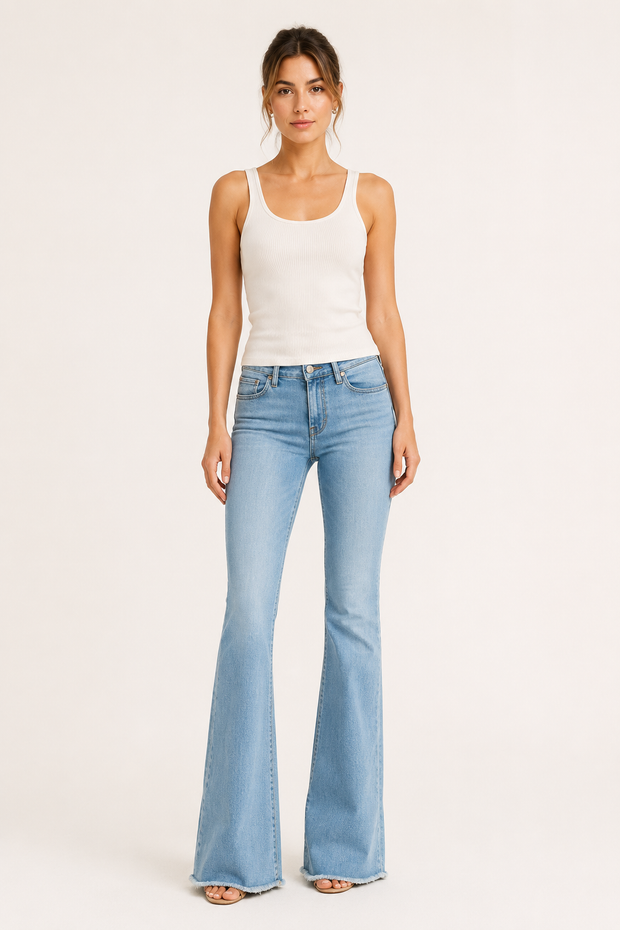 Damen-Jeans im Flare-Schnitt mit hoher Taille und ausgefranstem Saum – Anika
