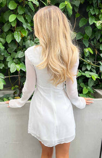 Constanza - Weißes Minikleid mit langen Ärmeln
