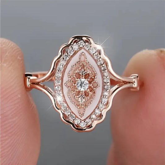 Roségold Beschichteter Kristallring Rose Mandala Alia Mit Ovalem Filigran Ornament Und Zirkonia Zentrum Glanz