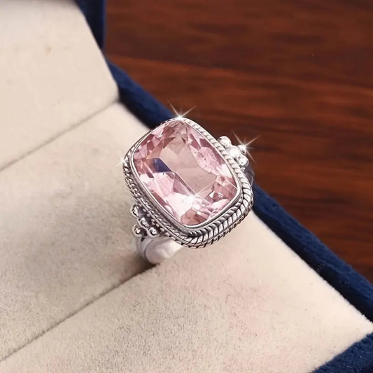 Ring Mit Rosa Zirkonia-Stein, Silberfarbene Fassung, Facettierter Rechteck-Schliff, Eleganz Von Ari