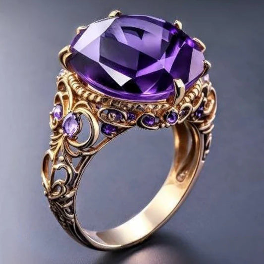 Exotischer Violetter Ring Aus Klarem Gold Von Eira Mit Facettierter Zentralstein In Tiefem Lila Elegante Abendmode