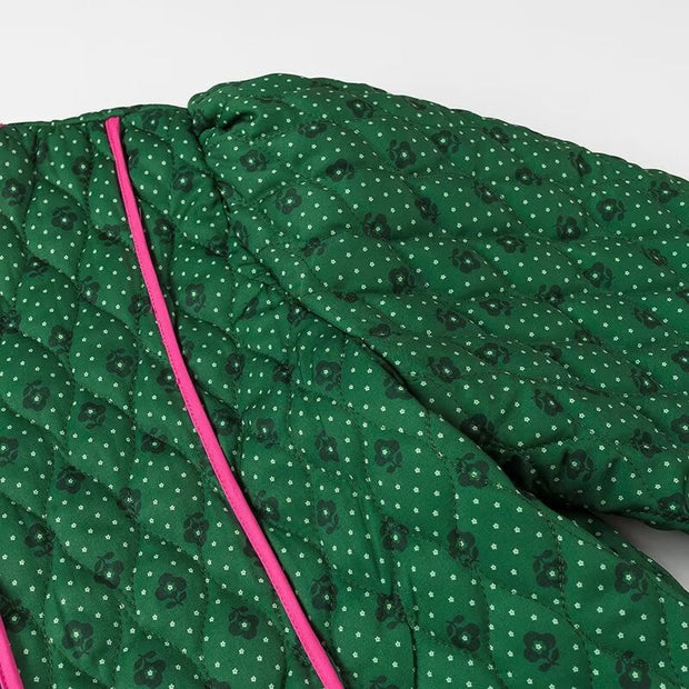 Steppjacke mit Blumenmuster und rosa Schleifen