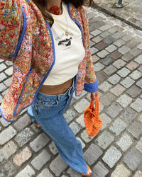 Jacke mit Blumenmuster, Taschen und überschnittenen Schultern in Lila