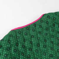 Steppjacke mit Blumenmuster und rosa Schleifen