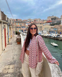 Steppjacke mit Blumenmuster, geometrischem Muster und Taschen
