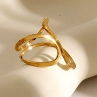 Luxuriöser Geflochtener Ring Weiß Offenes Verstellbares Design Mit Fließenden Eleganten Linien Und Minimalistischem Stil