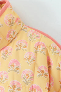 Jacke mit Blumenmuster, Patchwork und Stehkragen