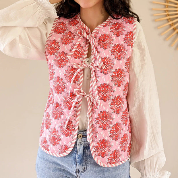 Jeansweste mit Blumenmuster, V-Ausschnitt und Bindedetails