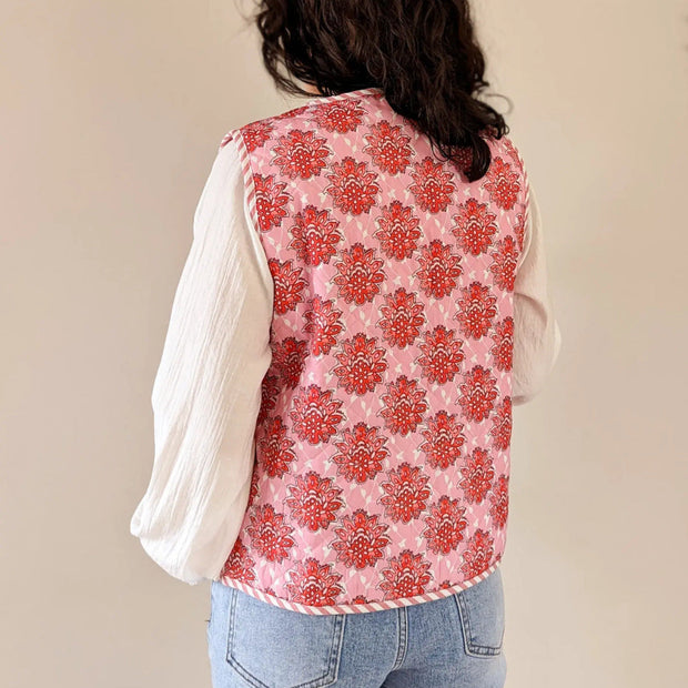 Jeansweste mit Blumenmuster, V-Ausschnitt und Bindedetails