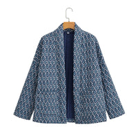Steppjacke mit Blumenmuster, geometrischem Muster und Taschen