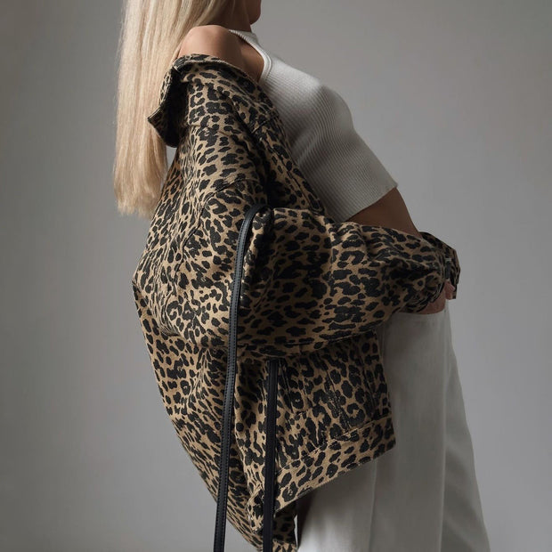Jeansjacke mit Leopardenmuster und lockerer Passform