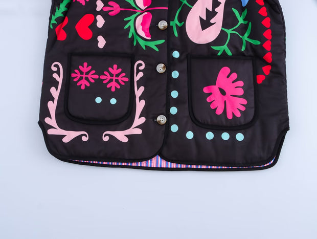 Jeansjacke mit Graffiti-Print und Taschen