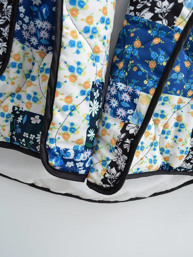 Jacke mit Blumenmuster, Patchwork und Reverskragen