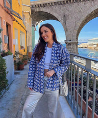 Steppjacke mit Blumenmuster, geometrischem Muster und Taschen
