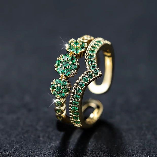 Luxuriöser Goldring Mit Doppelter Band Und Grünen Kristallen Für Elegante Abendoutfits Saphyra