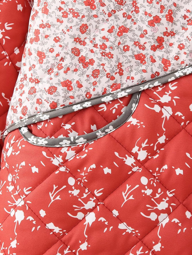 Steppjacke mit Blumenmuster und Ethno-Muster im Steppdesign