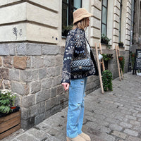 Steppjacke mit Blumenmuster und Ethno-Muster