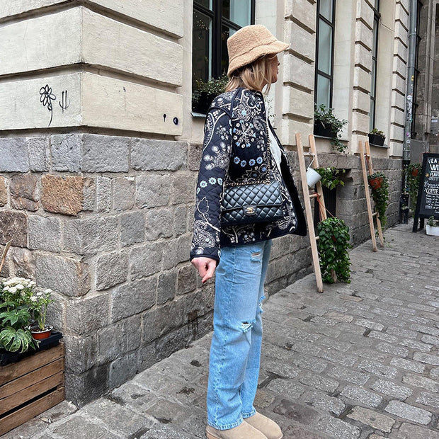 Steppjacke mit Blumenmuster und Ethno-Muster