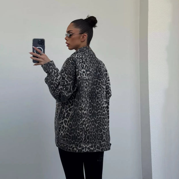 Jeansjacke mit Leopardenmuster und lockerer Passform