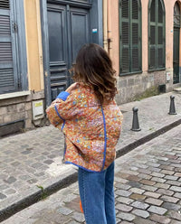 Jacke mit Blumenmuster, Taschen und überschnittenen Schultern in Lila