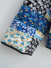 Jacke mit Blumenmuster, Patchwork und Reverskragen