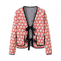 Jacke in leichter Ausführung mit Blumenmuster und Schleifendetails
