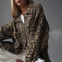 Jeansjacke mit Leopardenmuster und lockerer Passform