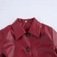 Einfarbige Lederjacke mit klarer Optik