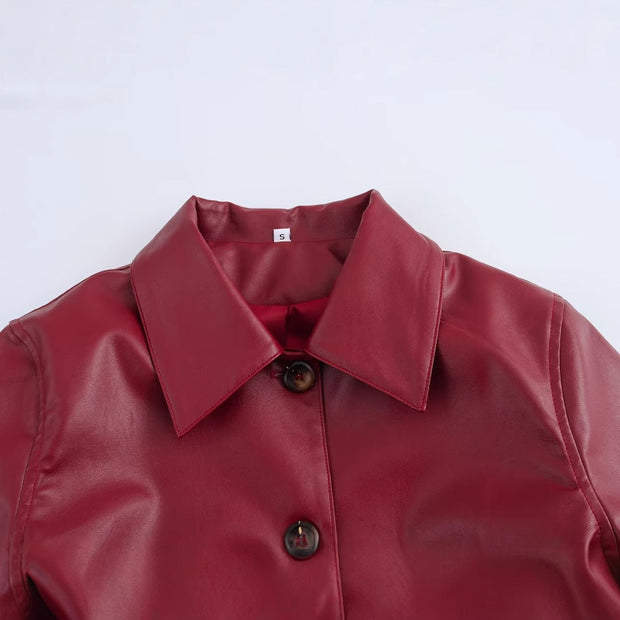 Einfarbige Lederjacke mit klarer Optik