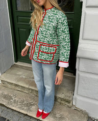 Jeansjacke mit Blumenmuster und Patchwork
