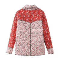 Steppjacke mit Blumenmuster und Ethno-Muster im Steppdesign