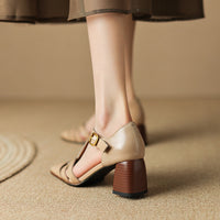 Karolanne - Schuhe mit Blockabsatz mit quadratischer Spitze und T-Riemen