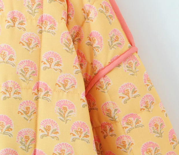 Jacke mit Blumenmuster, Patchwork und Stehkragen