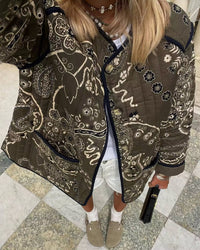 Steppjacke mit Blumenmuster und Ethno-Muster
