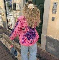Jeansjacke mit Graffiti-Print und Taschen