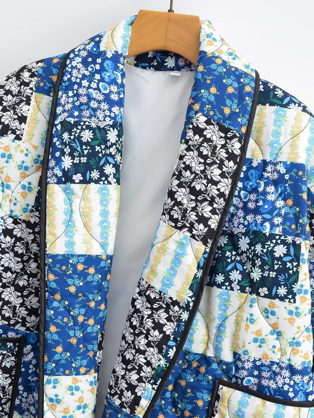 Jacke mit Blumenmuster, Patchwork und Reverskragen