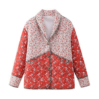 Steppjacke mit Blumenmuster und Ethno-Muster im Steppdesign