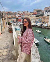 Steppjacke mit Blumenmuster, geometrischem Muster und Taschen