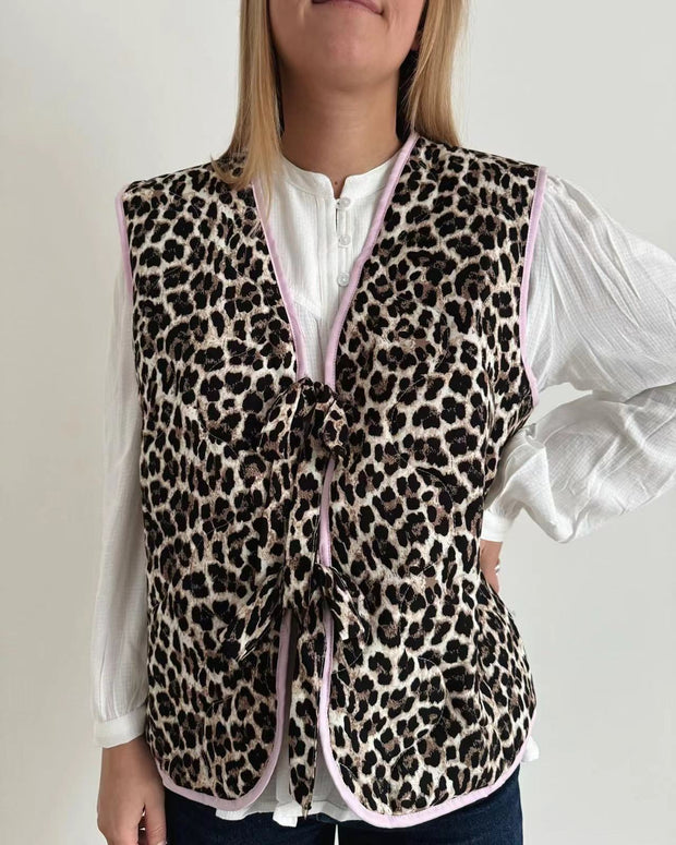Jeansweste mit Leopardenmuster, Schleifendetails und lockerer Passform