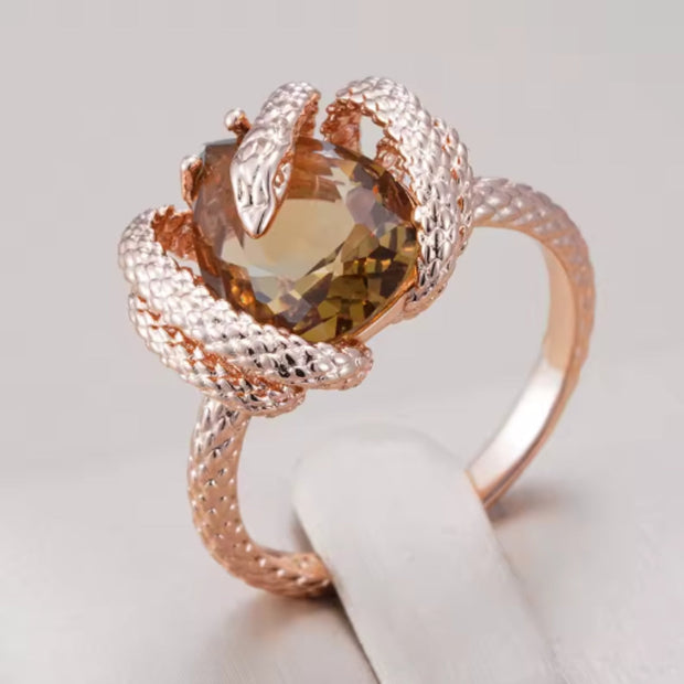 Eleganter Ring Mit Orangem Schlangenkristall Aus Roségold Schlange Umschlingt Ovalem Facettierten Bernstein Raina
