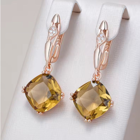 Elegante Quadratische Ohrringe mit Orangefarbenen Kristallen und Goldenem Finish Nylah