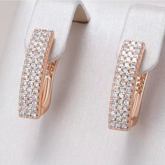 Ohrringe Vergoldet Mit Elegantem Glanz Und Vollständig Mit Kristalle Besetzt In Rechteckigem Ringdesign Nesrin